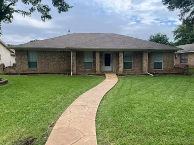 Main picture of 1901 Hanover Dr