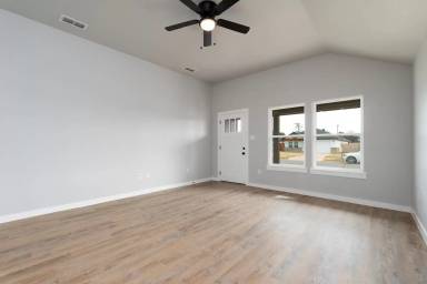 Main picture of 176 Tombstone Rd