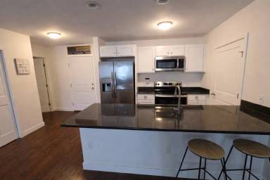 Main picture of 65 Central St