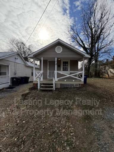Main picture of 1008 W 13th St