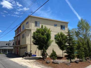 Main picture of 838 NW Newport Ave
