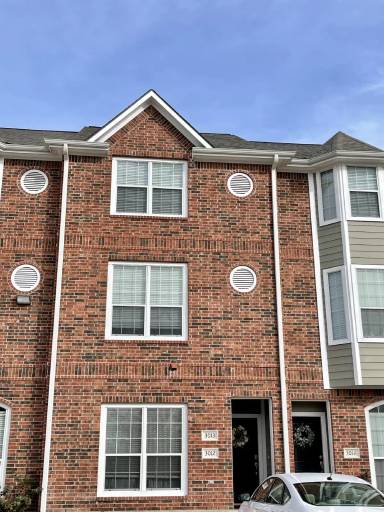 Main picture of Lakeridge Townhomes