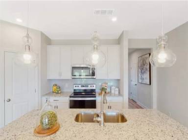 Main picture of 401 Walton St