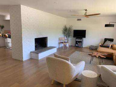 Main picture of 1860 Summit Dr