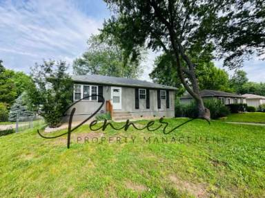 Main picture of 525 NE Sunnybrook Dr