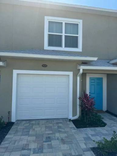 Main picture of 920 Paddleboard Ct
