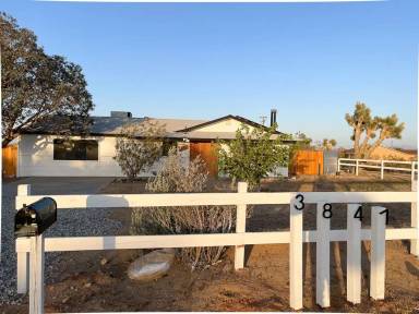 Main picture of 3847 Balsa Ave