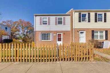 Main picture of 32 Bristol Ct