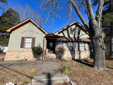 Main picture of 1011 Peek St NW