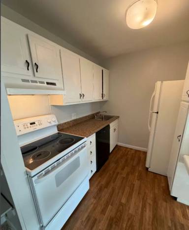Main picture of 575 N Main St
