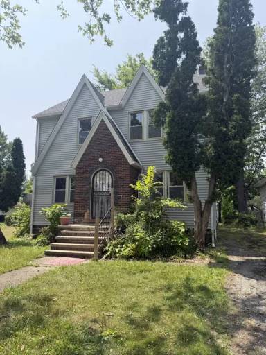 Main picture of 3830 E 147th St