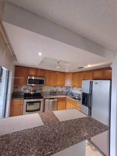 Main picture of 665 NE 195th St