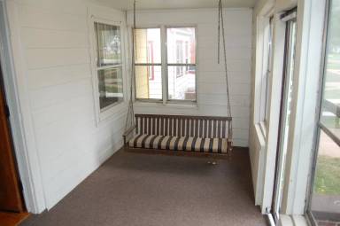 Main picture of 406 E 9th St
