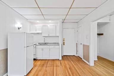 Main picture of 1440 W Howard St