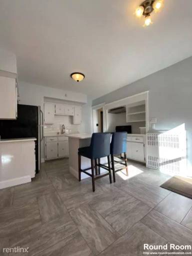 Main picture of 214 Commonwealth Ave
