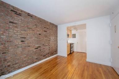 Main picture of 111 Sullivan St