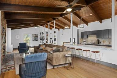 Main picture of 940 Signal Rd