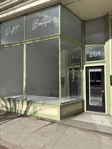 Main picture of 900 W Broad St