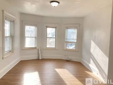 Main picture of 42 Tyler St