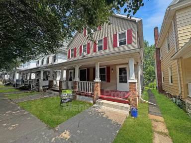 Main picture of 1018 Baldwin St