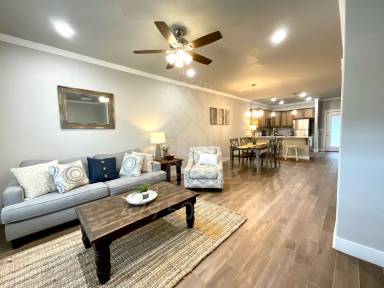 Main picture of 1801 E Brookview Cir