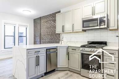 Main picture of 7736 N Eastlake Ter