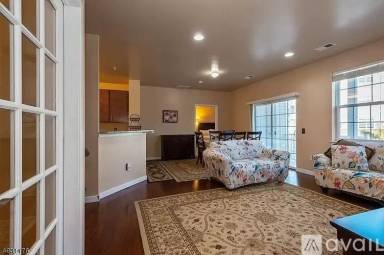 Main picture of 323 Pond Ln