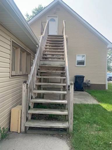Main picture of 915 1/2 W Kemp Ave