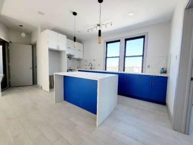 Main picture of 281 Cator Ave