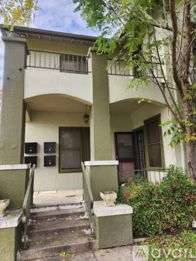 Main picture of 1601 W Woodlawn Ave
