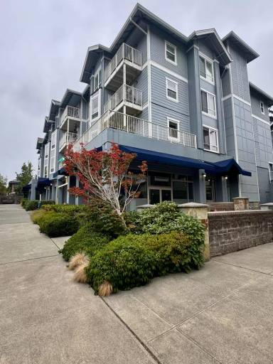 Main picture of Stunning and stylish Winslow condo now available