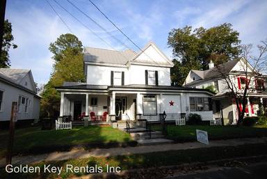 Main picture of 206 W College St