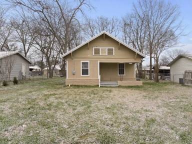 Main picture of 315 Elm St