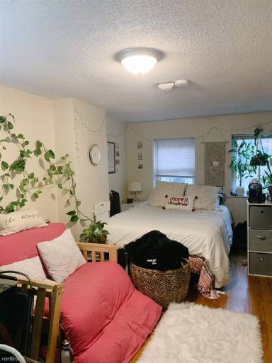 Main picture of 130 Saint Marys St