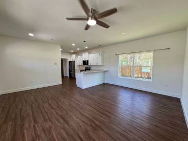 Main picture of 207 SW Rose Pointe Pl