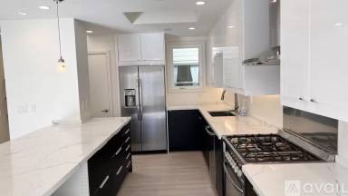 Main picture of 1756 Greenwich St