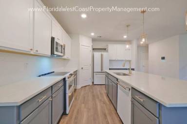 Main picture of 9219 Royal River Cir