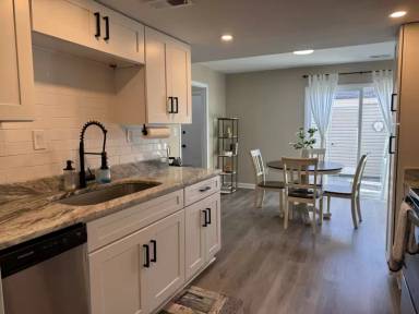 Main picture of 3667 Ship Chandlers Wharf