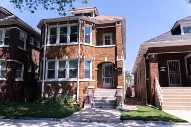 Main picture of 7035 S Rockwell St