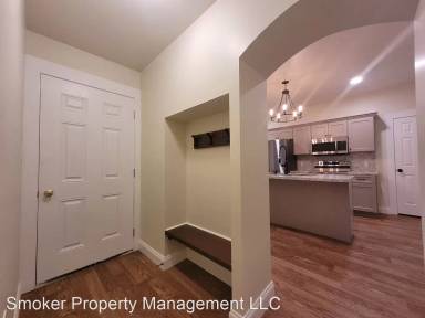 Main picture of 146 E Main St