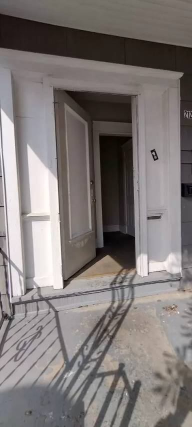 Main picture of 2128 Genesee St