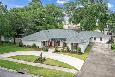 Main picture of 3651 S Lakeshore Dr
