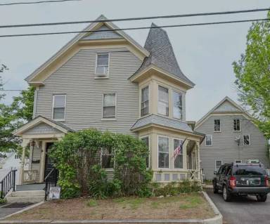 Main picture of 15 Pleasant St