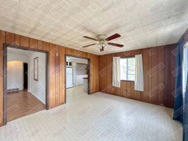 Main picture of 219 W Converse St
