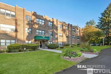 Main picture of 696 Elm Place Apartments