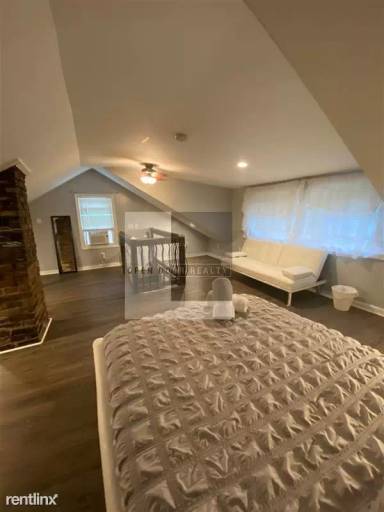 Main picture of 128 Broadway