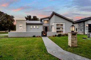 Main picture of 100 Menard Ct