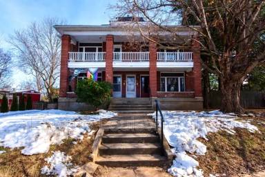 Main picture of 145 N Keats Ave