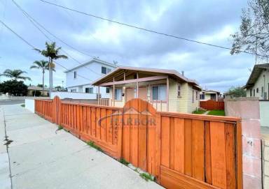 Main picture of 782-786 W 18 782 St