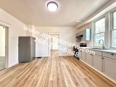 Main picture of 2903 Queen St